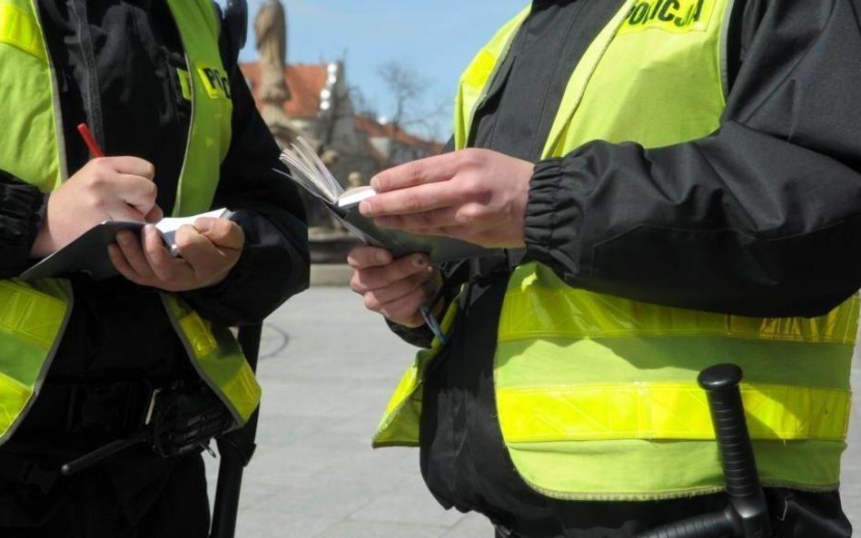 Sąd: „pokażcie ryje” nie znieważa policjantów