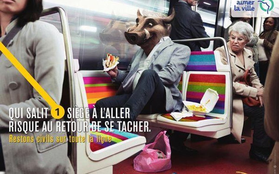 Jesienią RATP rozpoczęła kampanię wywieszania plakatów "kto uśmiecha się, podróżuje z przyjemnością"