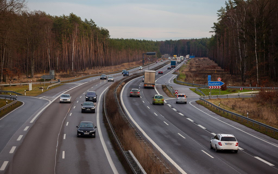 Zbliża się koniec bezpłatnego korzystania z niemieckich autostrad przez zagraniczne auta osobowe. Ro