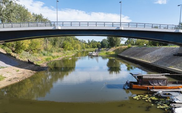Nowy most zlokalizowany jest na 511 km lewego brzegu warszawskiego odcinka Wisły