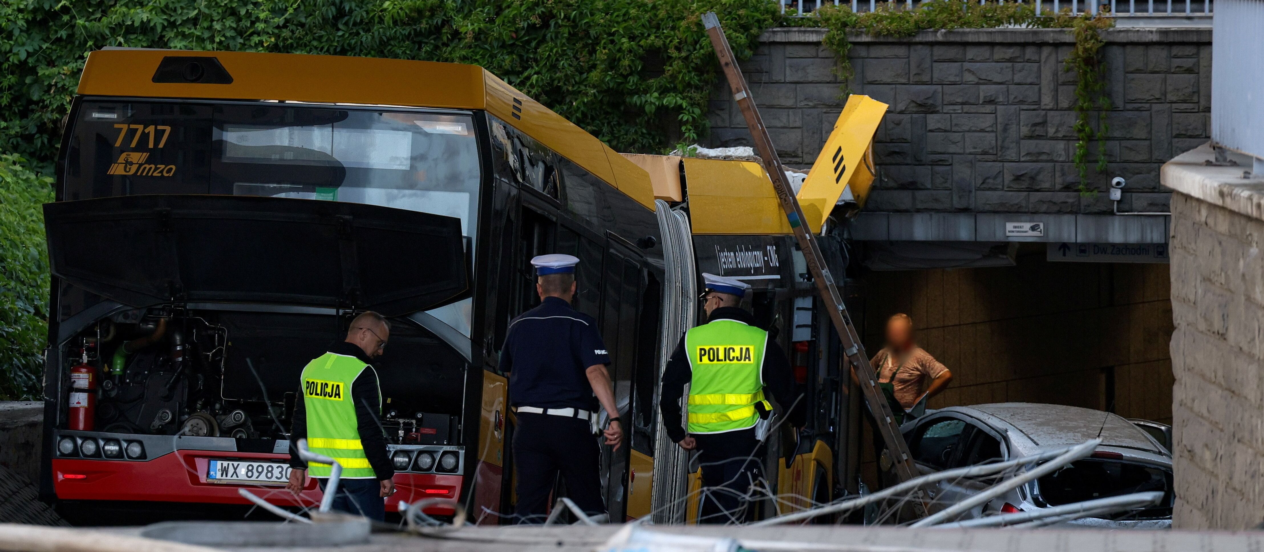 Jest śledztwo w sprawie wypadku autobusu na warszawskiej Ochocie