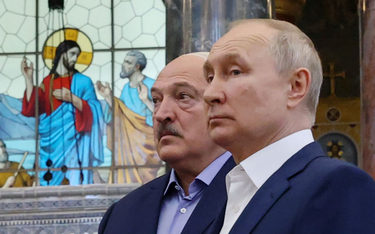 Putin i Łukaszenko w katedrze Marynarki Wojennej św. Mikołaja w Kronsztadzie na wyspie Kotlin