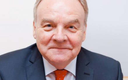 Należy również dążyć do inicjowania działań innowacyjnych na styku nauki i biznesu oraz zwiększenia 