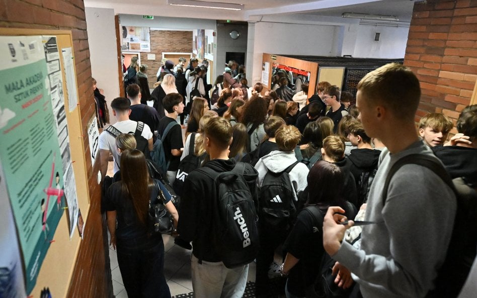 Ćwiczenia ewakuacyjne uczniów I Liceum Ogólnokształcącego im. Stefana Żeromskiego w Kielcach, fot. i