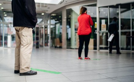 Banki sięgają coraz głębiej do kieszeni klientów