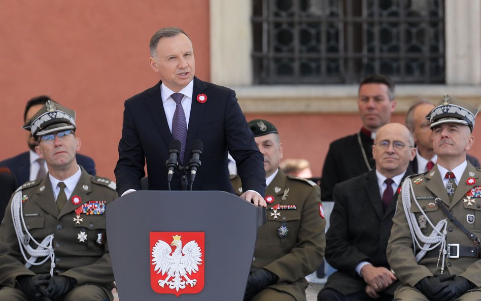 Prezydent Andrzej Duda podczas uroczystości na placu Zamkowym w Warszawie