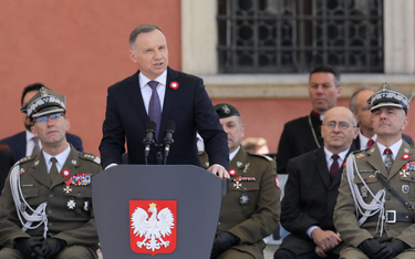 Prezydent Andrzej Duda podczas uroczystości na placu Zamkowym w Warszawie