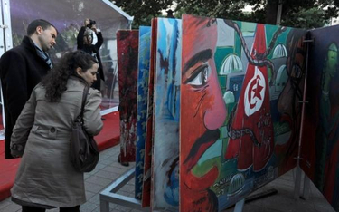W Tunisie w alei Habib Bourguiba wystawiono dzieła artystów powstałe podczas rewolucji 2011 roku