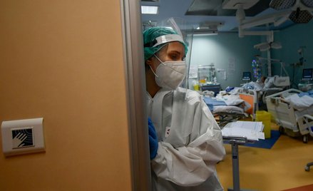 Włochy: Ponad 234 tys. testów w ciągu doby, 34 tys. wykrytych zakażeń