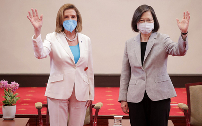 Nancy Pelosi (z lewej), przewodnicząca amerykańskiej Izby Reprezentantów, spotkała się w Taipei z Ts