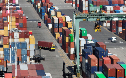 W lipcu import z Chin do USA spadł o 24 proc. w stosunku do lipca ubiegłego roku. Na zdjęciu: port O