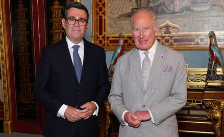 Premier Andy Burnham i król Karol III