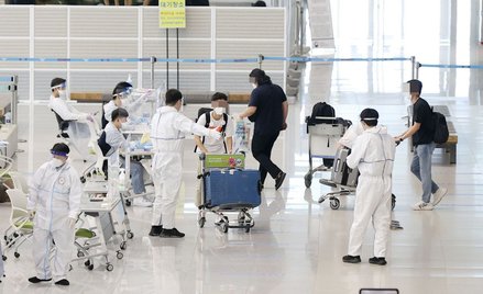 Koronawirus. Jak skuteczne są szczepionki Pfizer/BioNTech i AstraZeneca? Nowe dane