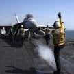 Start samolotu z pokładu lotniskowca USS Abraham Lincoln