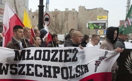 Wszechpolacy skarżą się do sądu na rozwiązany marsz. "PiS, PO - jedno zło"