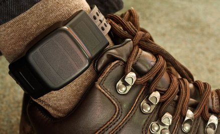 Przybywa chętnych na odbycie kary w Systemie Dozoru Elektronicznego