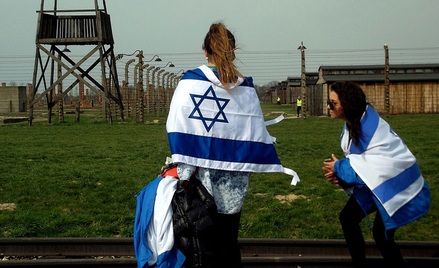Izraelska wycieczka szkolna w muzeum Auschwitz