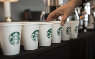 Starbucks zakazuje używania własnych kubków na czas epidemii koronawirusa