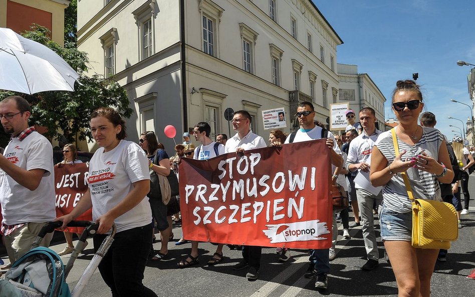 Protest przeciwko przymusowym szczepieniom