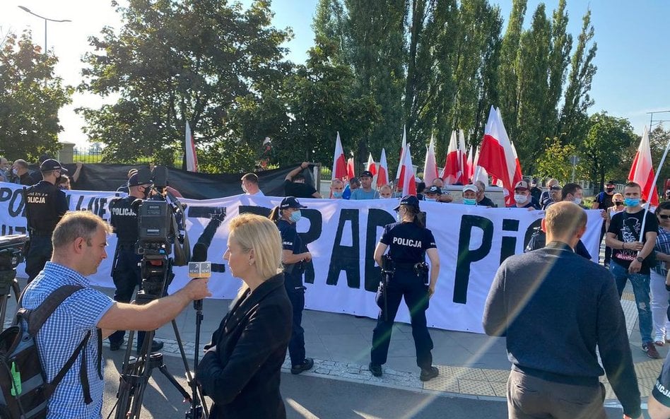 Protest rolników przed siedzibą PiS. "Kaczyński zdrajca wsi"