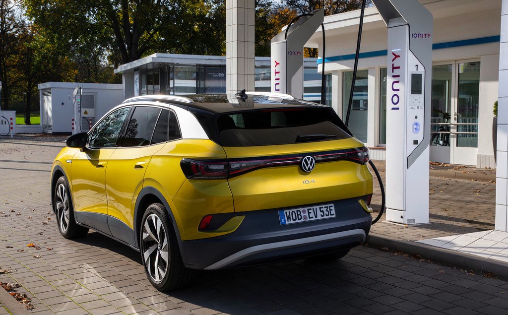 Volkswagen ostrzega właścicieli ID.4. Akcje serwisowe po pożarach akumulatorów