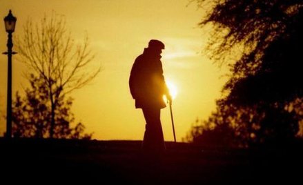 Obecnie w Polsce jedynym kryterium uprawniającym do przejścia na emeryturę jest wiek, który stopniow