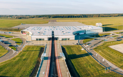 Lotnisko w Lublinie szykuje większy parking. W wakacje potrzeba więcej miejsc