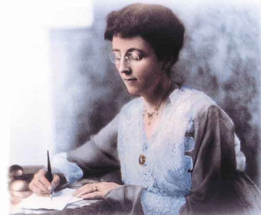 Lucy Maud Montgomery (1874–1942) – kanadyjska pisarka, autorka m.in. cyklu powieściowego „Ania z Zie