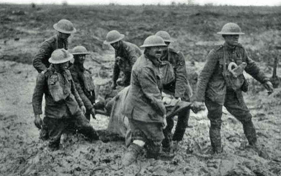 Ewakuacja rannego pod Passchendaele, sierpień 1917 r.