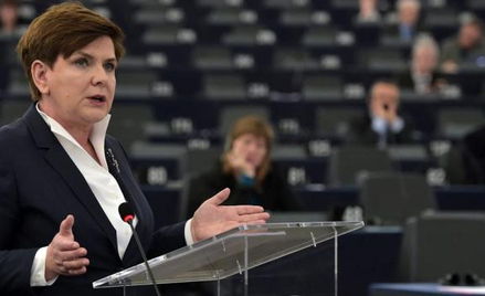 W europarlamencie Beata Szydło zręcznie broniła Polski przed oskarżeniami. Ale to wciąż za mało, by 