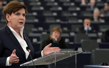 W europarlamencie Beata Szydło zręcznie broniła Polski przed oskarżeniami. Ale to wciąż za mało, by 