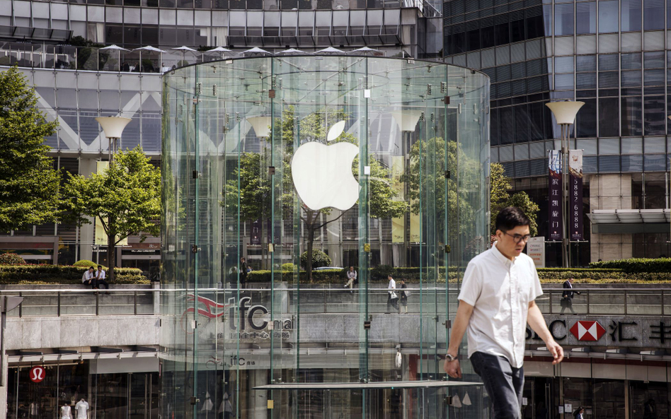 Wejście do sklepu Apple`a w Szanghaju.