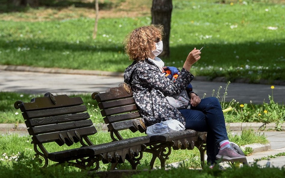 Koronawirus a nikotyna. Francja ogranicza sprzedaż