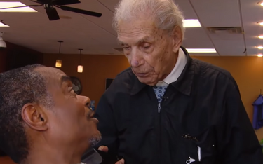 107-letni fryzjer. Strzyże od 96 lat i nie planuje przestać
