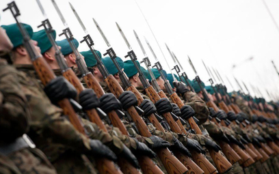 Niewielu chętnych do służby w polskiej armii