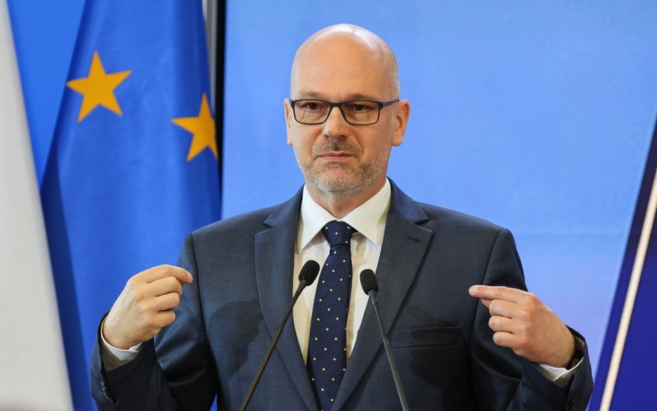 Do Trybunału Konstytucyjnego znowu może trafić polityk, a miało być inaczej - komentują prawnicy.