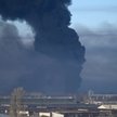 Kłęby dymu nad lotniskiem wojskowym w pobliżu Charkowa