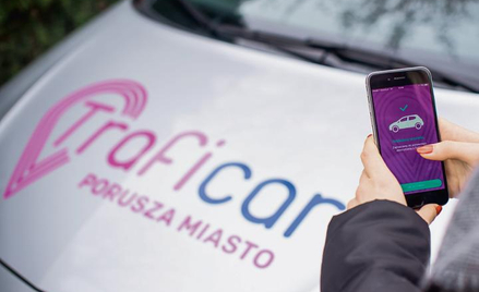 Aby otworzyć samochód, niezbędny jest smartfon i odpowiednia aplikacja.