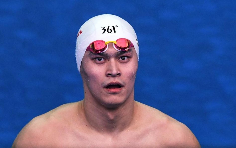 Sun Yang ma 29 lat. Zdobył sześć medali olimpijskich i jedenaście razy był mistrzem świata. Jest rek