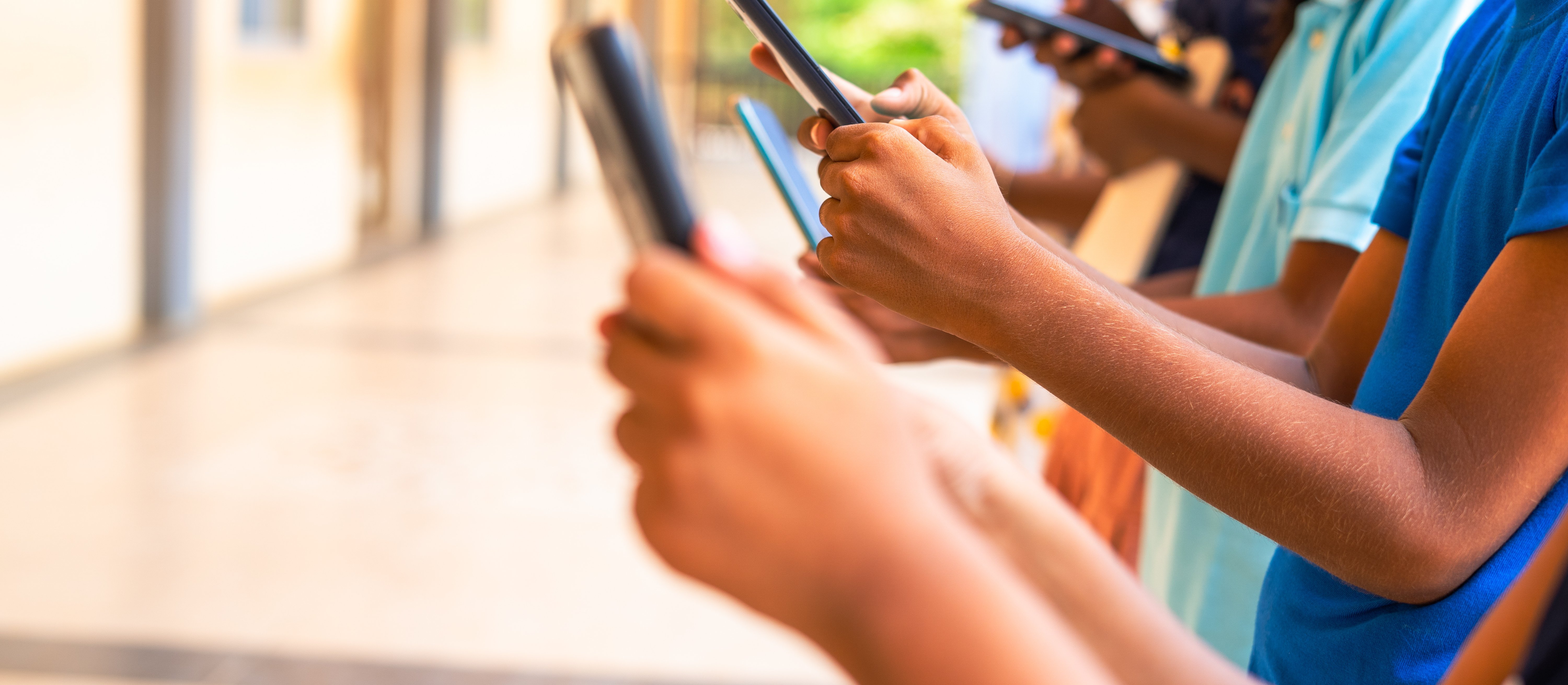 Pokolenie online. Jak wychować dzieci w erze telefonów i AI?