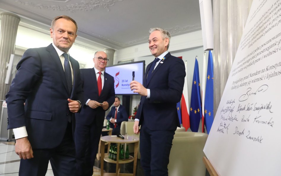 Nowy sondaż przynosi dobre wiadomości dla lewicy (na zdjęciu przewodniczący PO Donald Tusk oraz lide