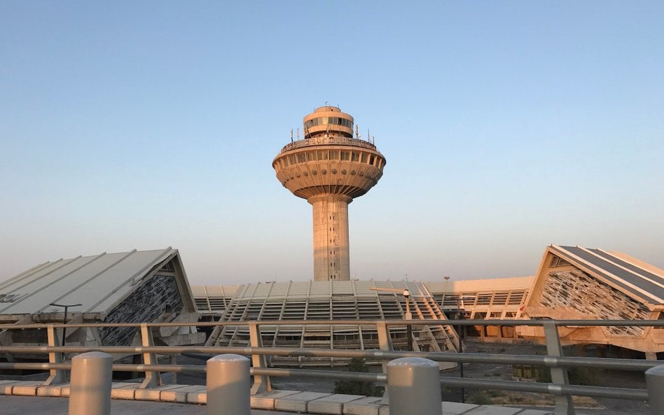 Terminal na lotnisku Zwartnoc w Armenii został wyłączony z użytku w 2011 roku.