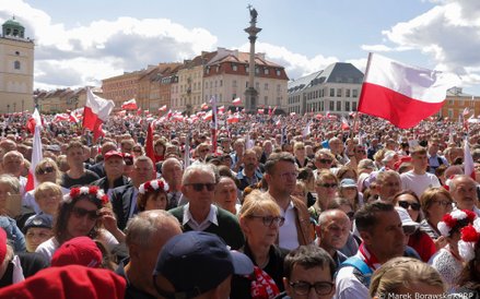 Na pl. Zamkowym zebrały się tłumy demonstrantów