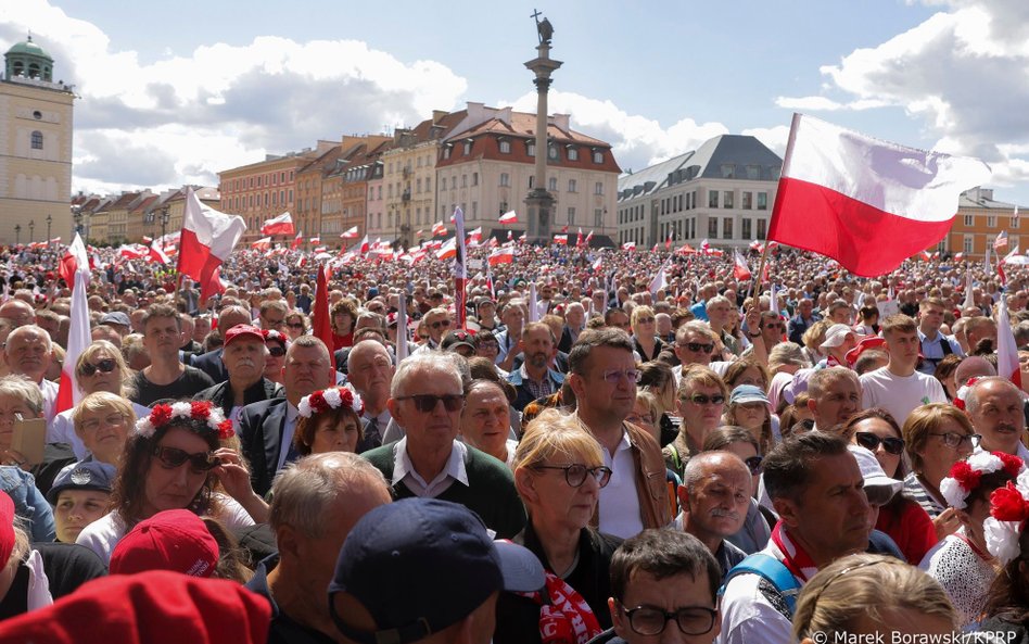 Na pl. Zamkowym zebrały się tłumy demonstrantów