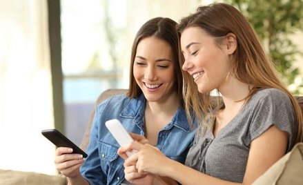 Smartfon to dziś najpopularniejszy rodzaj telefonu komórkowego. Połączony z internetem jest przenośn