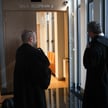 Korytarz Sądu Apelacyjnego w Krakowie. Proces Czesława K. oskarżonego o zabójstwo żony w Borzęcinie 