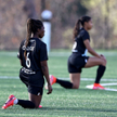 Jennifer Cudjoe z NJ/NY Gotham FC i jej koleżanki przed rozpoczęciem meczu przeciwko North Carolina 