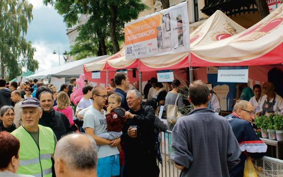 Miejscowe specjały kulinarne popularyzowane są m.in. podczas licznych imprez i festynów.