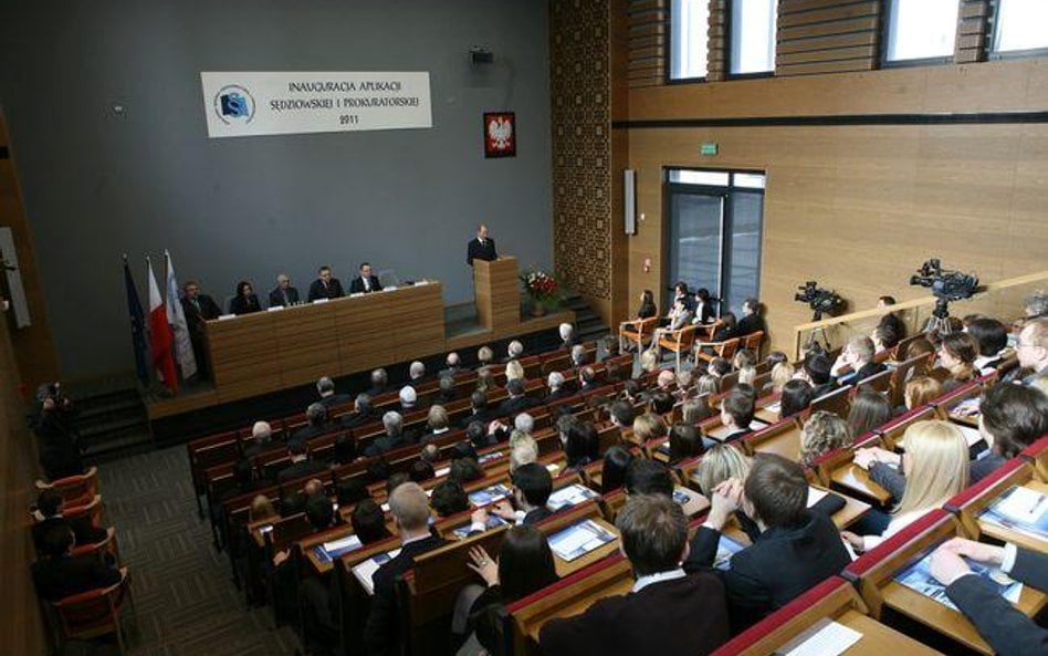 Aplikacja sędziowska będzie krótsza i tańsza