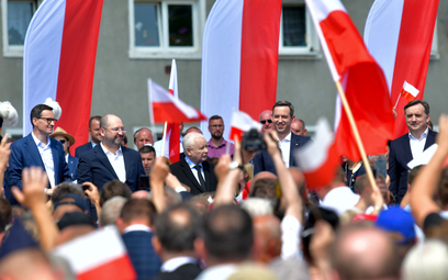 Liderzy partii tworzących Zjednoczoną Prawicę i premier Mateusz Morawiecki na wiecu w Bogatyni